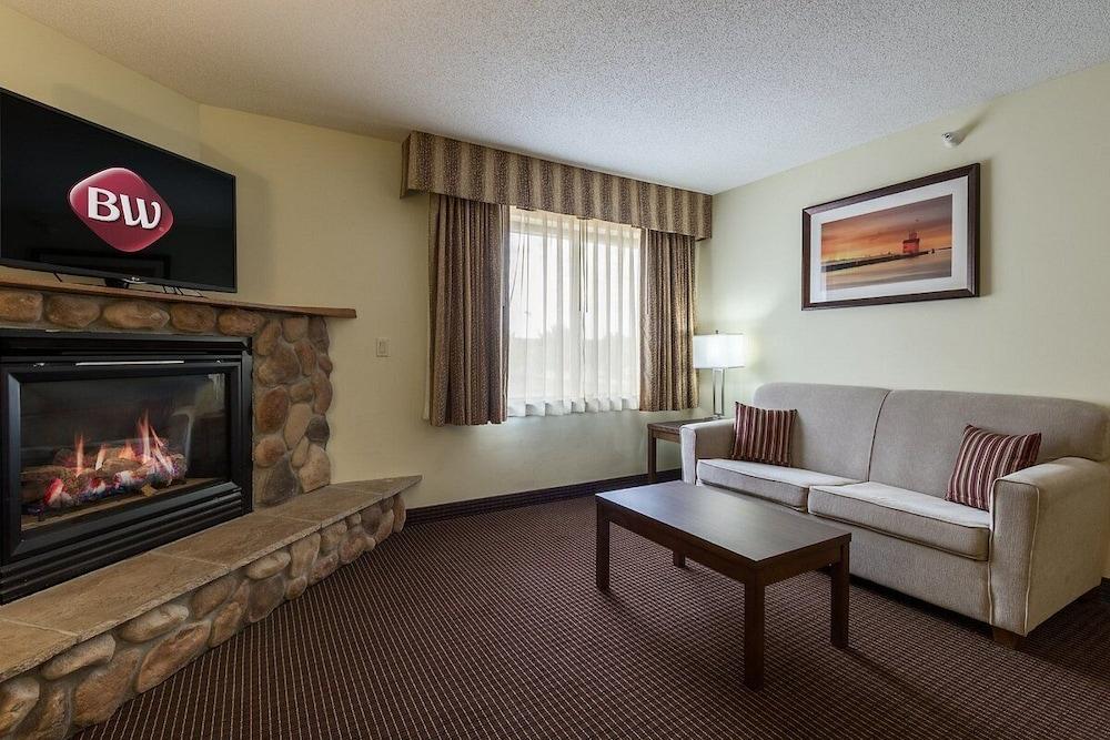 White Pines Inn & Suites photo 14