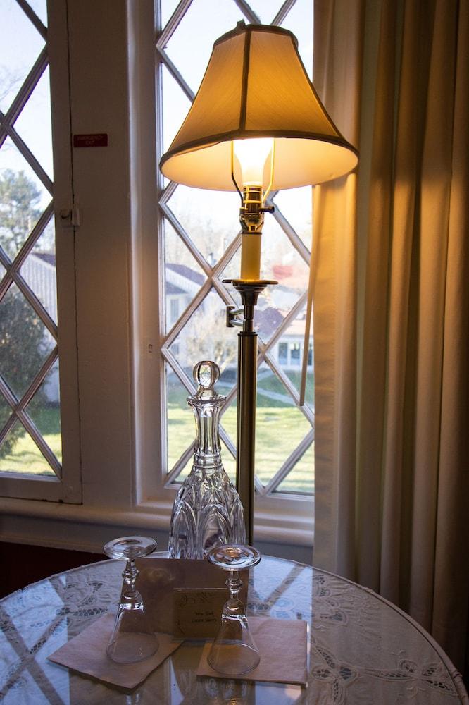 Delamater Inn photo 70