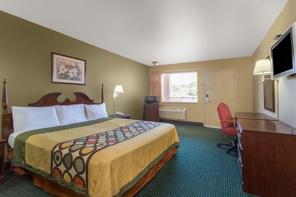 Super 8 by Wyndham Durham/University Area NC photo 6