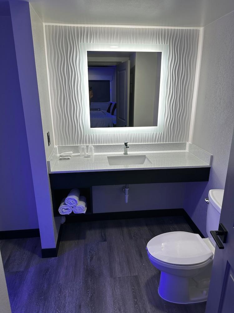 Imperial Suites photo 32