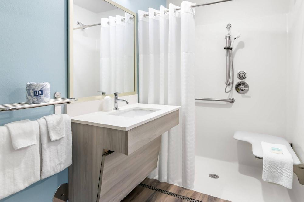 Woodspring Suites Elkhart photo 16