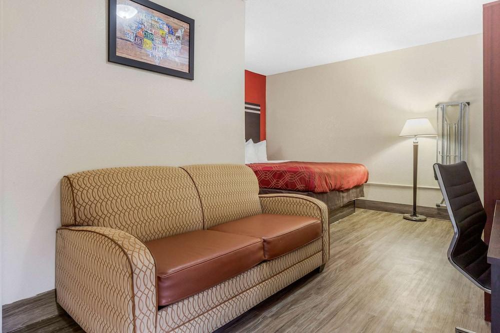 Econo Lodge Columbia Fort Jackson photo 16