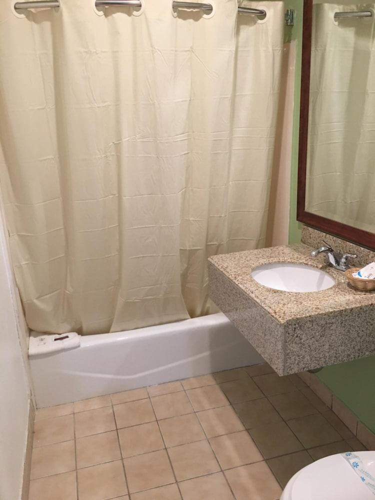 American Inn & Suites LAX photo 17