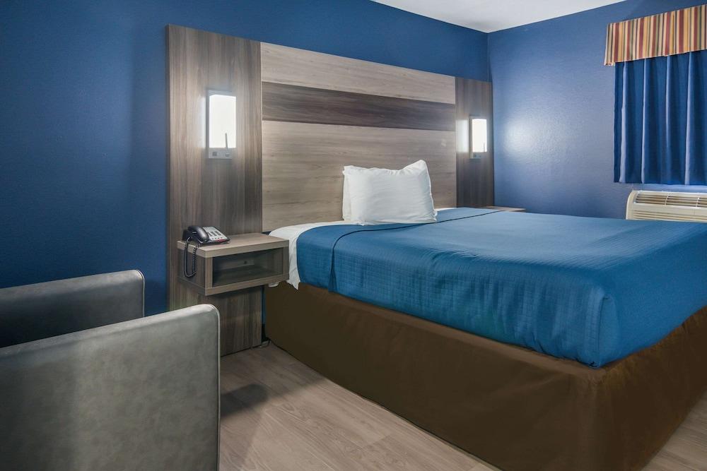 Rodeway Inn Carrollton I-35E photo 5