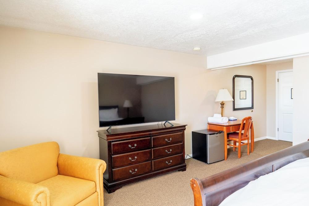 Road Creek Inn photo 54