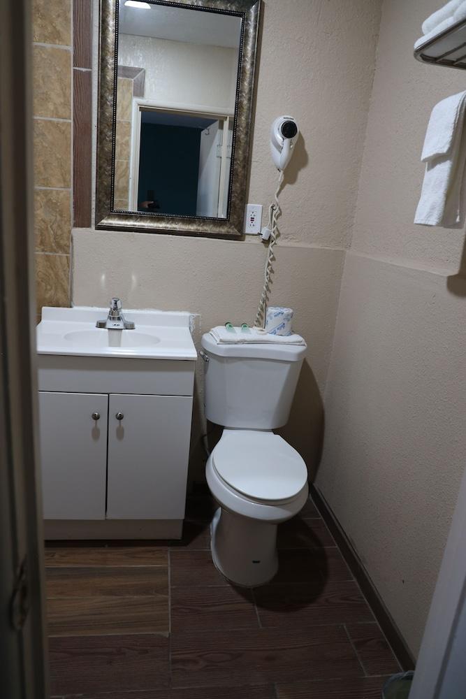 Budget Inn photo 23