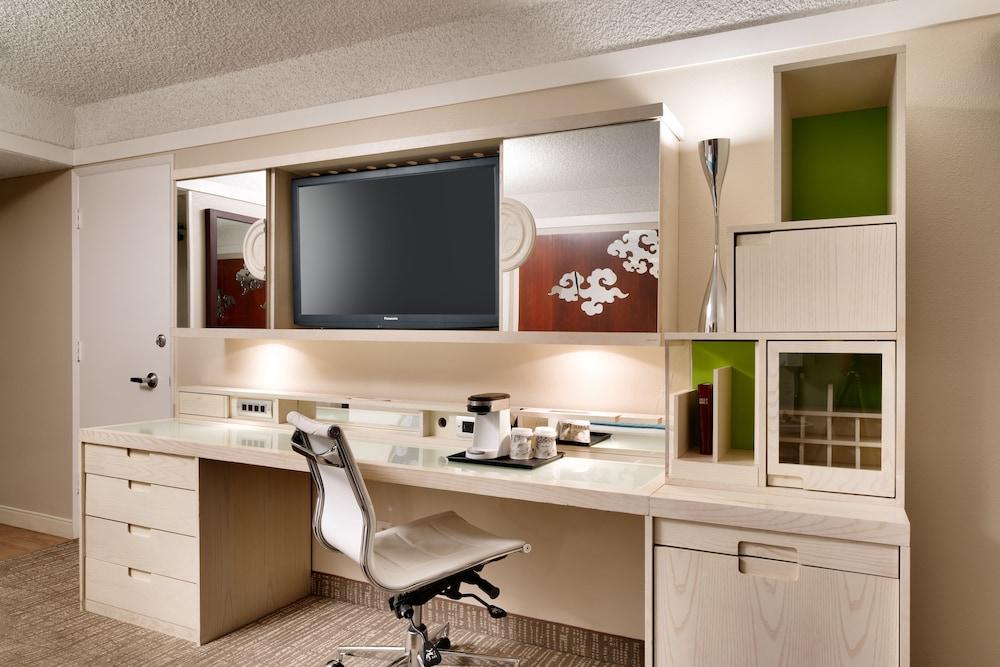 Atrium Hotel at Orange County Airport photo 19