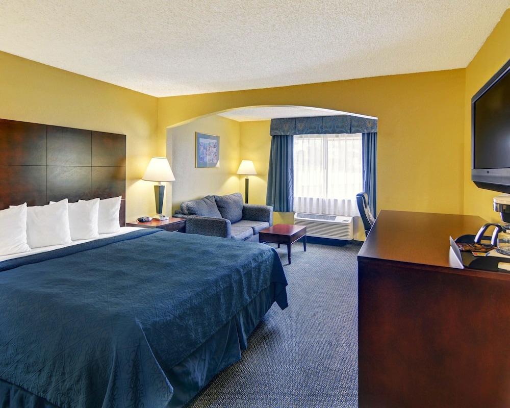 Quality Inn & Suites Grand Prairie South photo 18