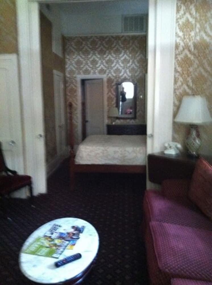 Nine O Five Royal Hotel photo 42