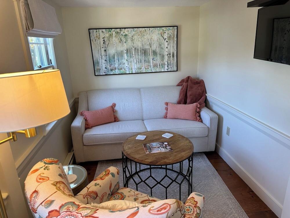 Inn at Perkins Cove photo 2