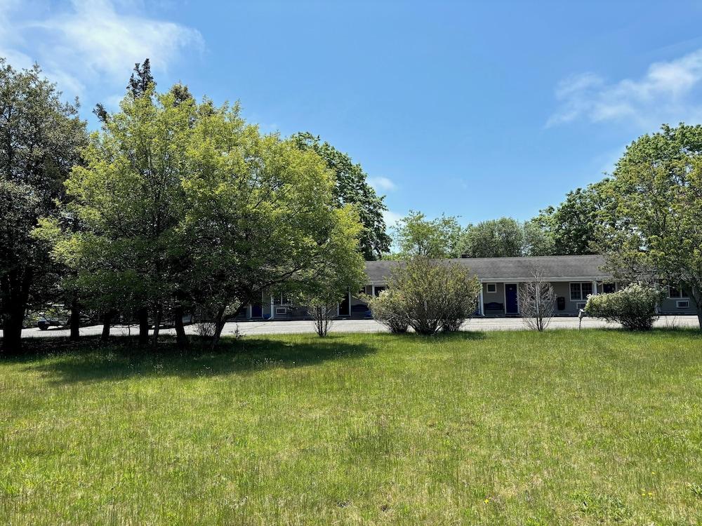 Westhampton Seabreeze Motel photo 14