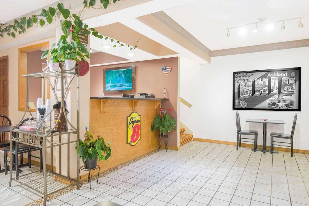 Super 8 by Wyndham Ashland photo 2