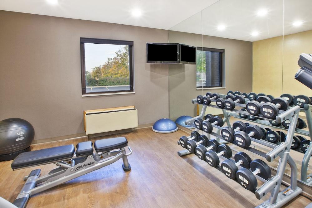 Holiday Inn Express Detroit-Warren by IHG photo 27