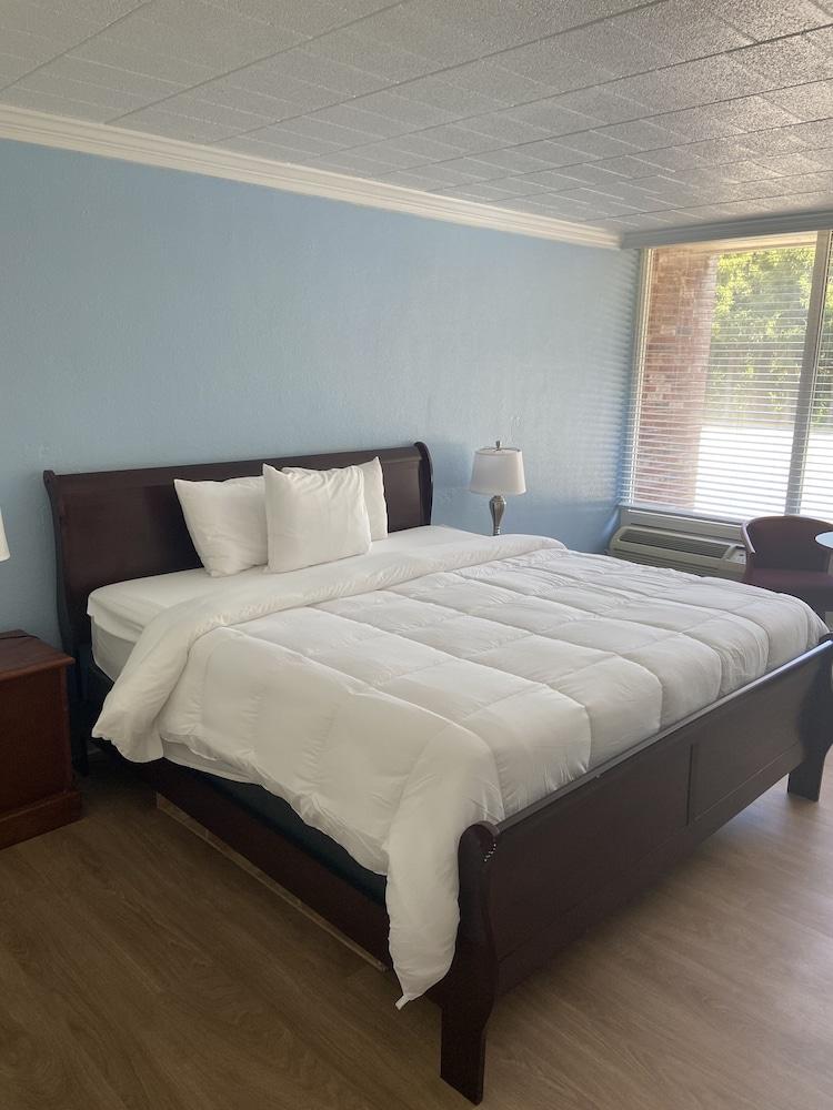 Ramada by Wyndham Butler/Tesla Biohealing Resort photo 4