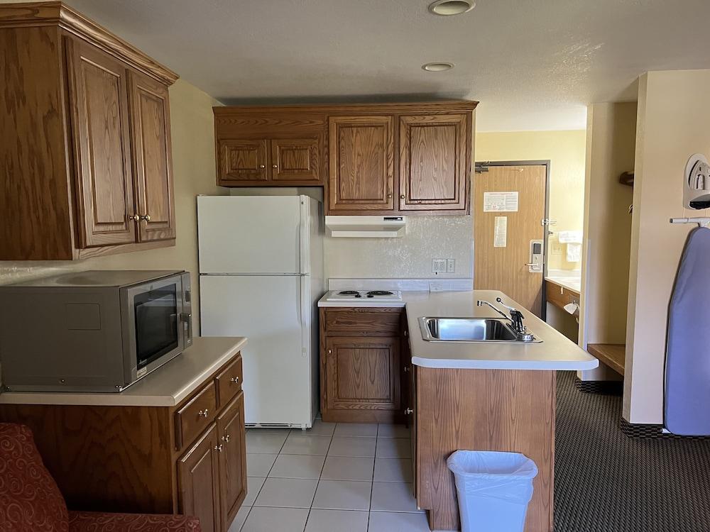 Express Inn & Suites photo 45
