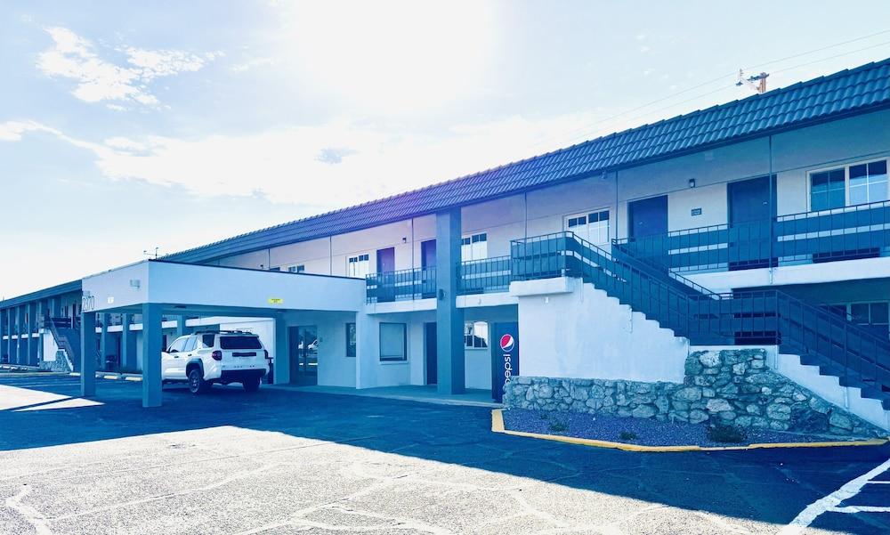 Red Roof Inn Miami, AZ photo 25