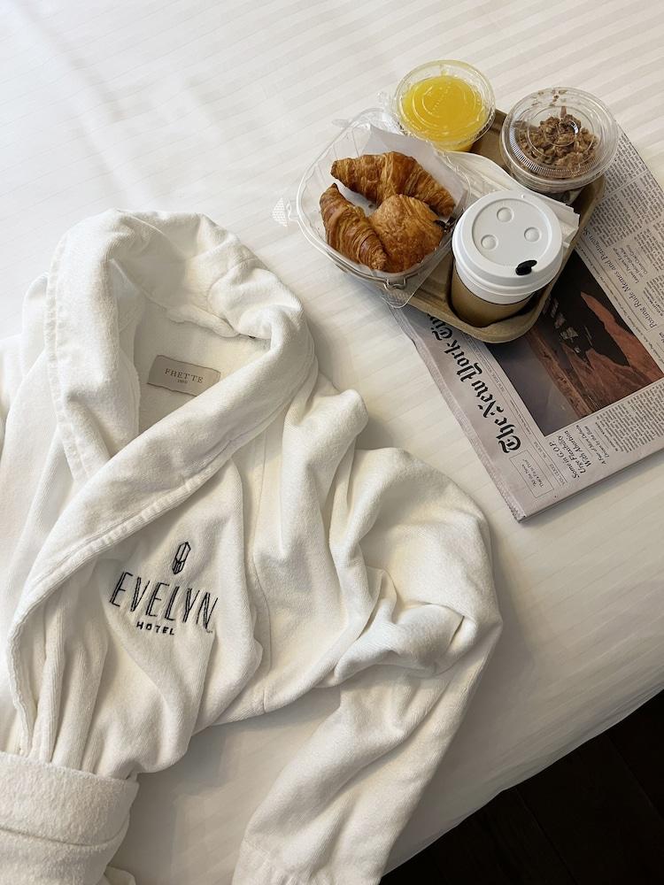 The Evelyn Hotel photo 48