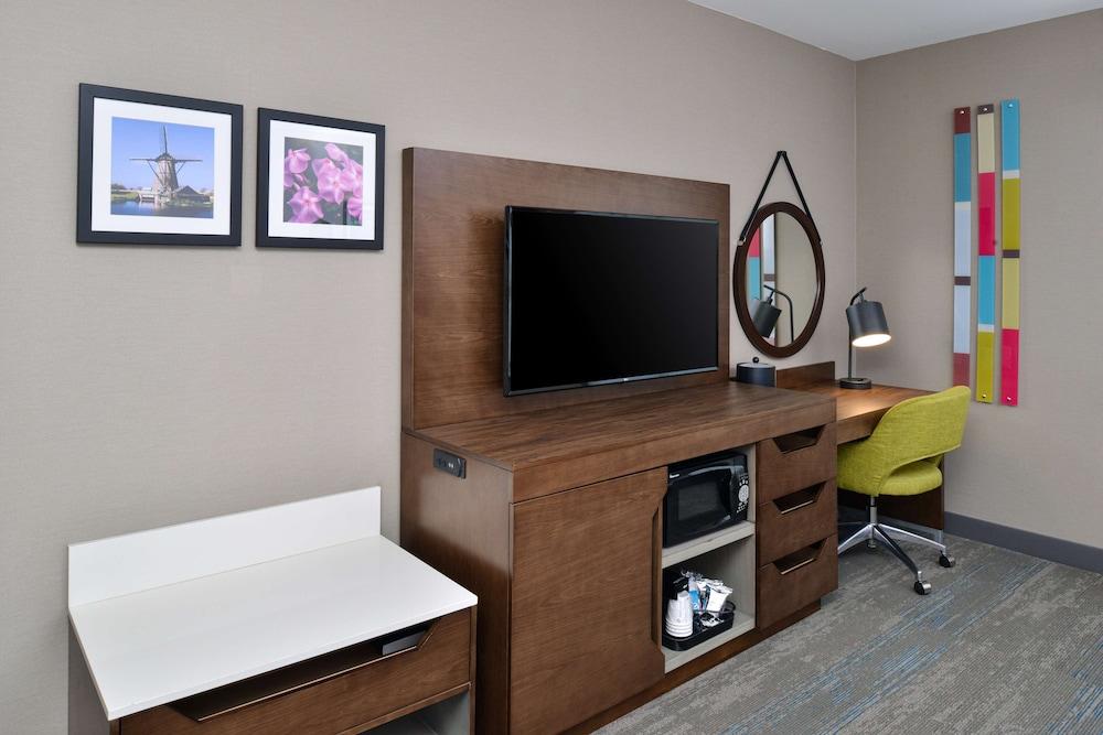 Hampton Inn & Suites Adrian photo 69