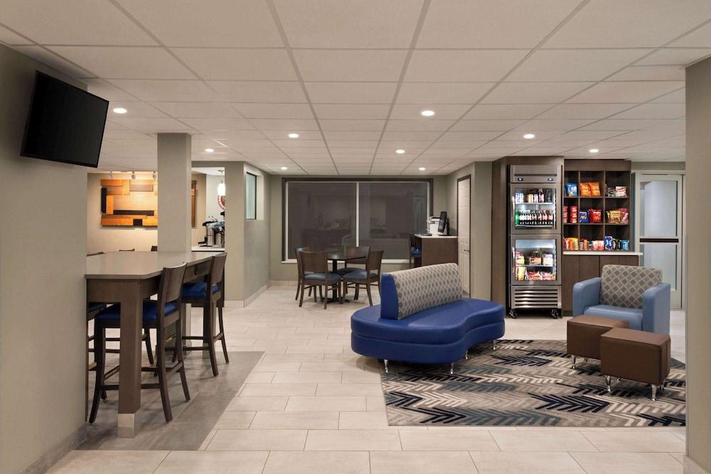AmericInn by Wyndham Dodgeville photo 4
