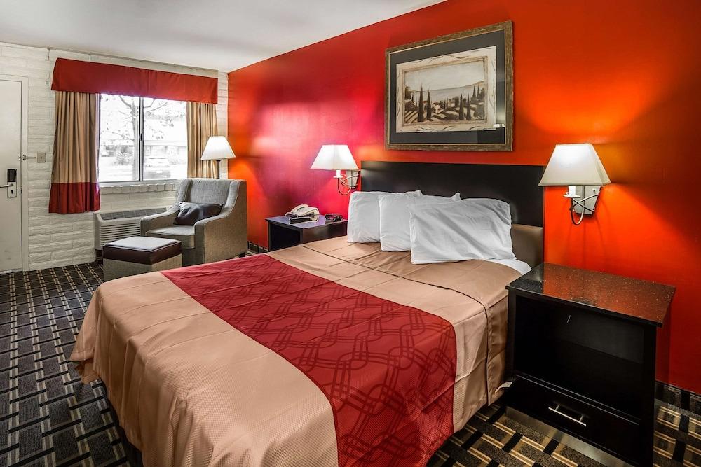 Econo Lodge Downtown photo 16