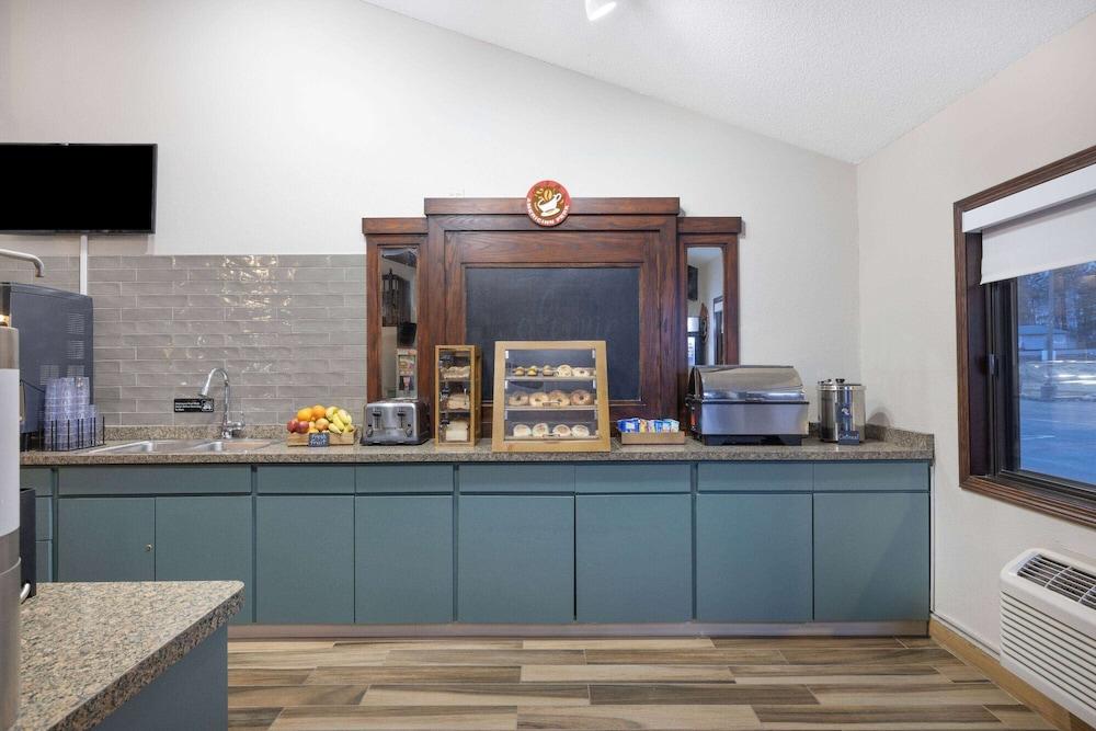 AmericInn by Wyndham Duluth South Black Woods Event Center photo 30