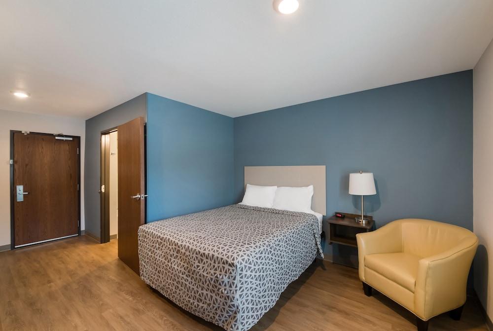 Woodspring Suites Austin Central photo 10