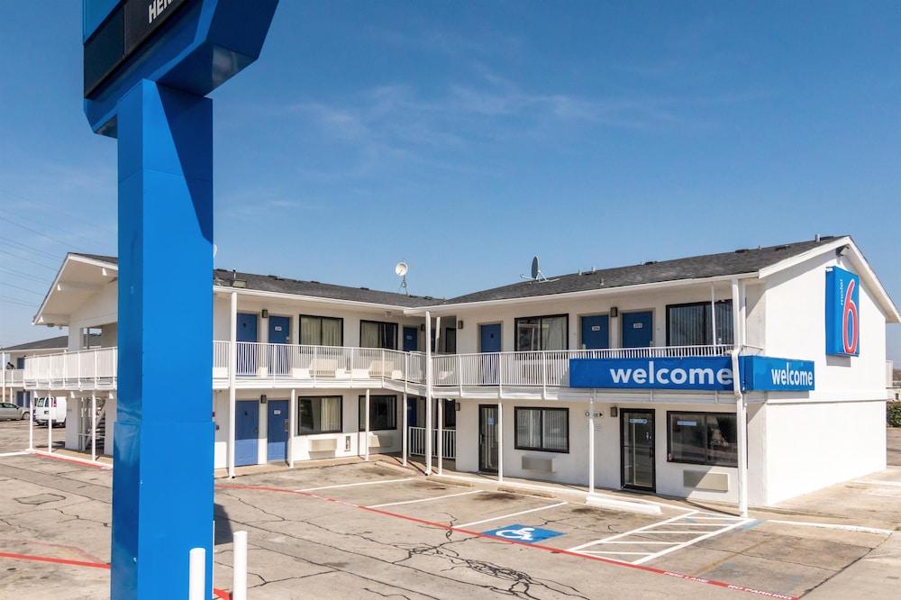 Motel 6 Fort Worth, TX - North photo 5