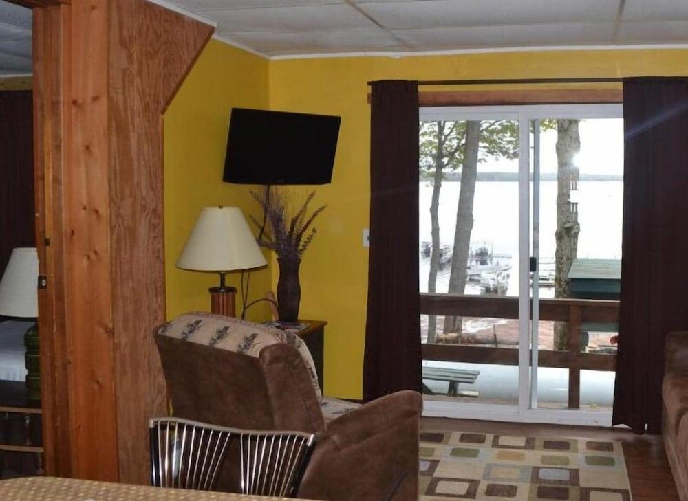 AJ's Lodge and Oven photo 42