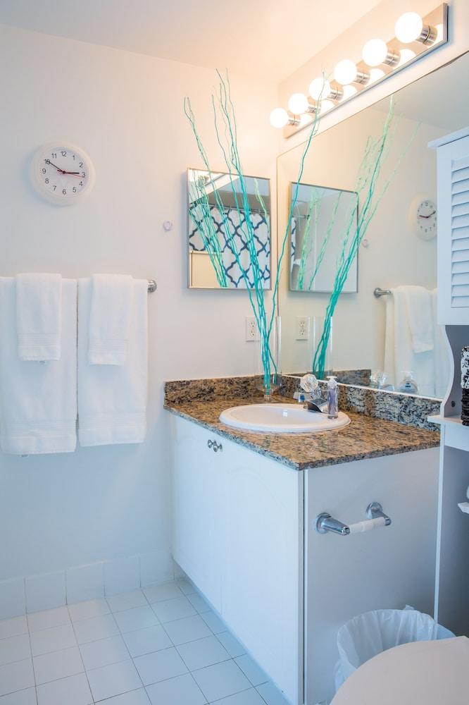Best Holiday Suites photo 40
