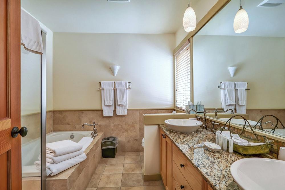 The Eagle Harbor Inn photo 2