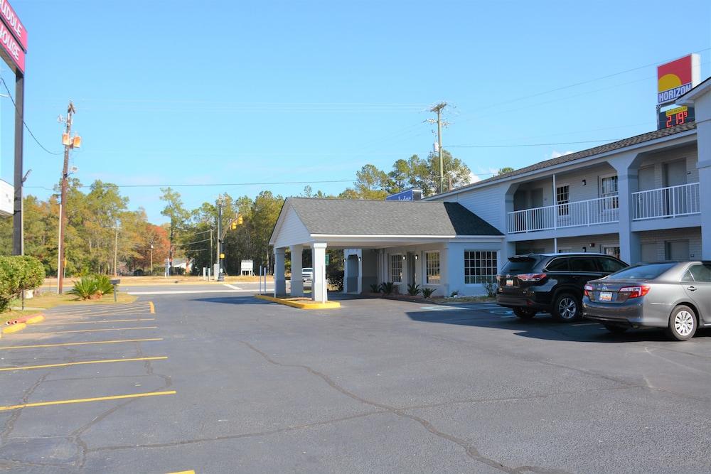 Travelodge by Wyndham Walterboro photo 5