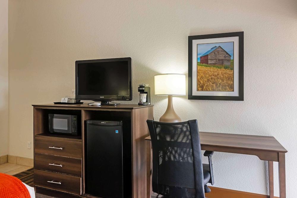 Best Western Colonial Inn photo 24