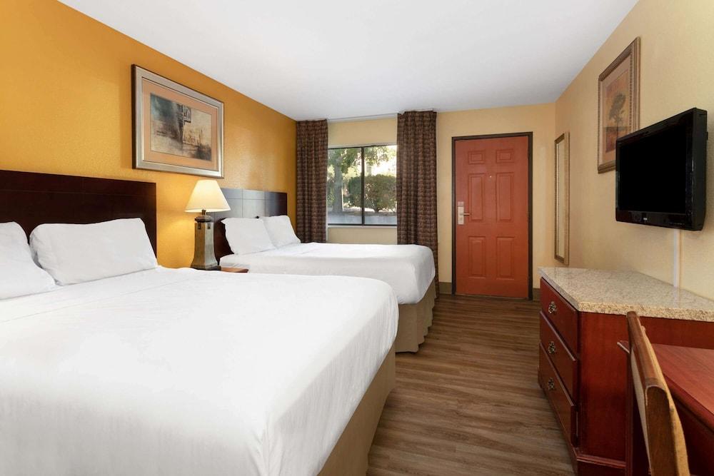 Travelodge by Wyndham Albuquerque East photo 43