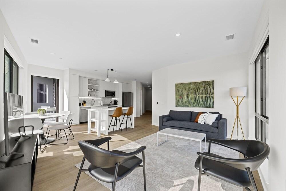 Placemakr Cathedral Heights photo 23