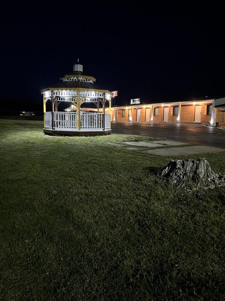 Laci's Country Inn photo 6