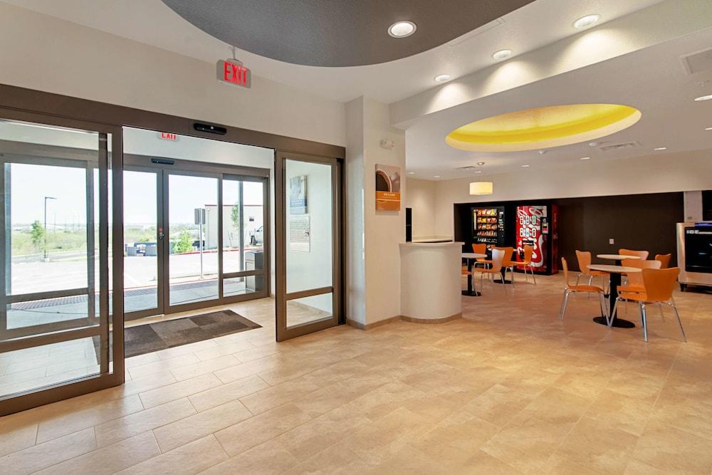 Motel 6 Austin, TX - Airport photo 3