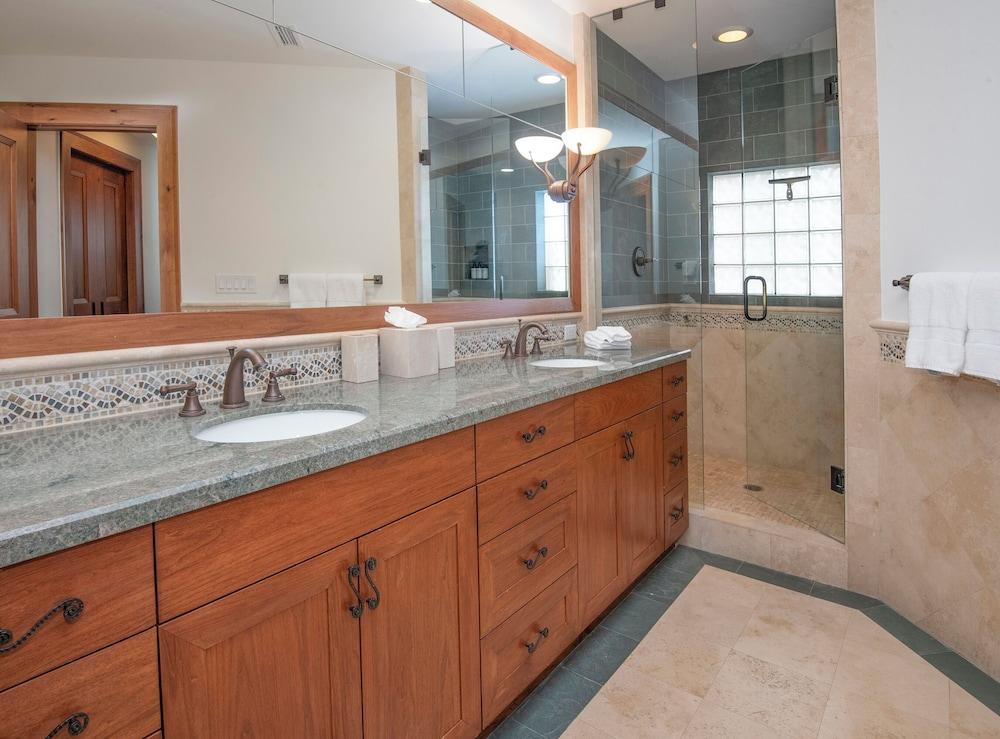 Hummingbird by Elevation Accommodations photo 18