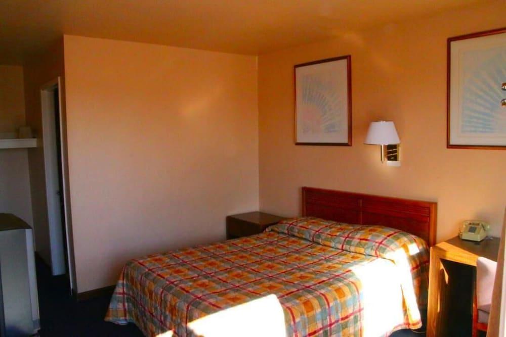 Travelers Inn photo 29