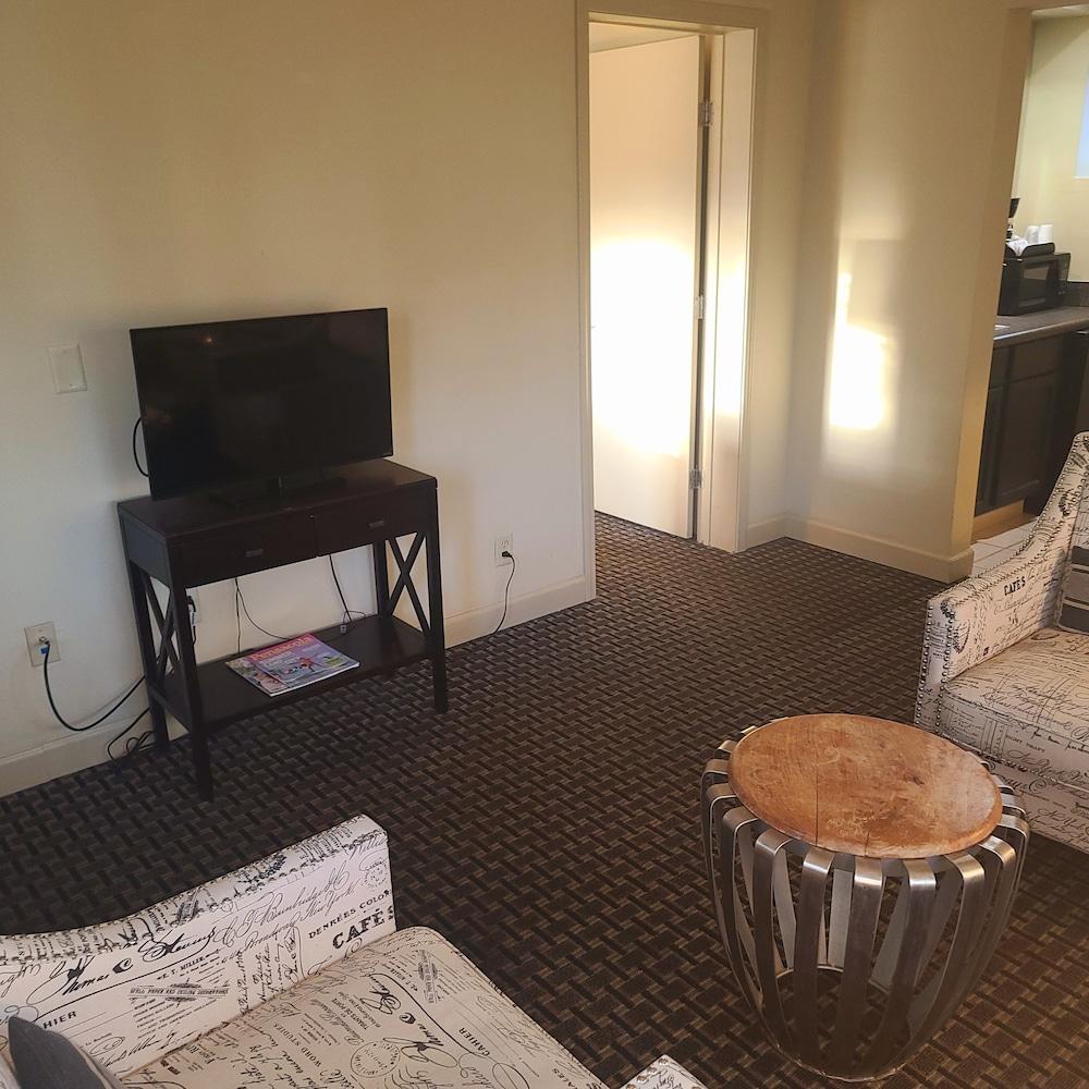 Sole Inn and Suites photo 24