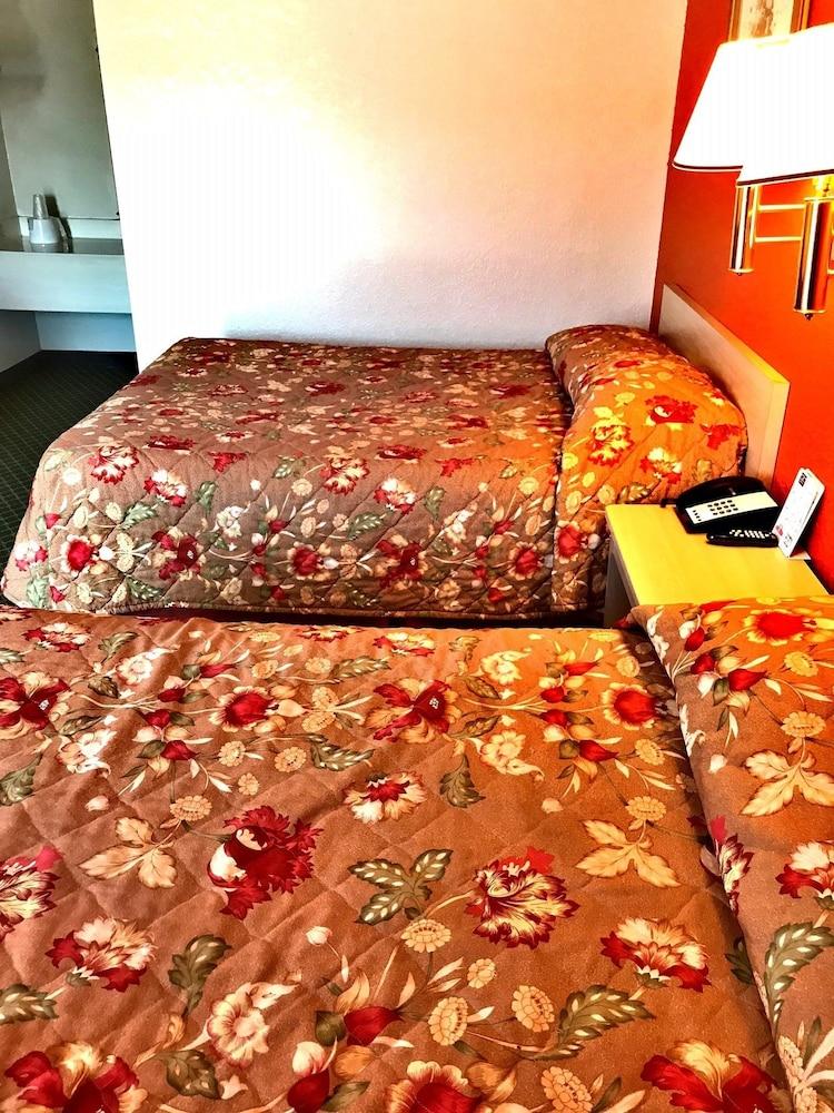 QC Stay Inn photo 16
