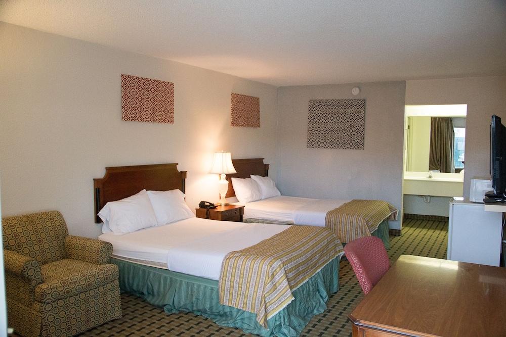 Cocomo Inn and Suites photo 4