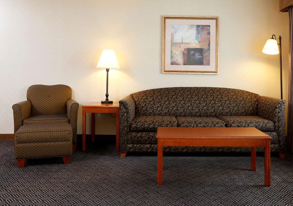 Hampton Inn Waterloo Cedar Valley photo 59