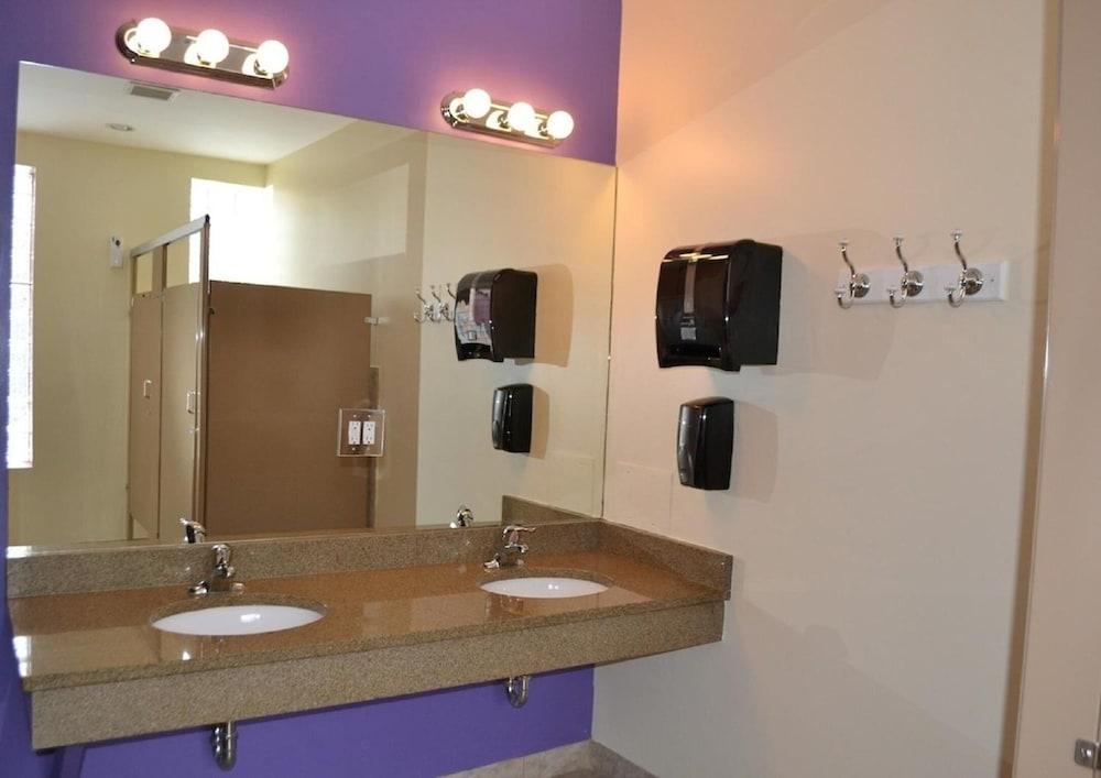 Chicago Parthenon Hostel photo 36