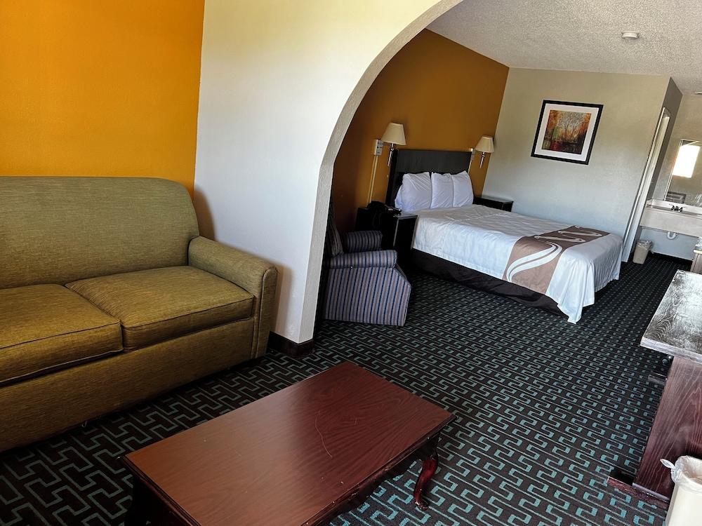 Express Inn & Suites photo 8