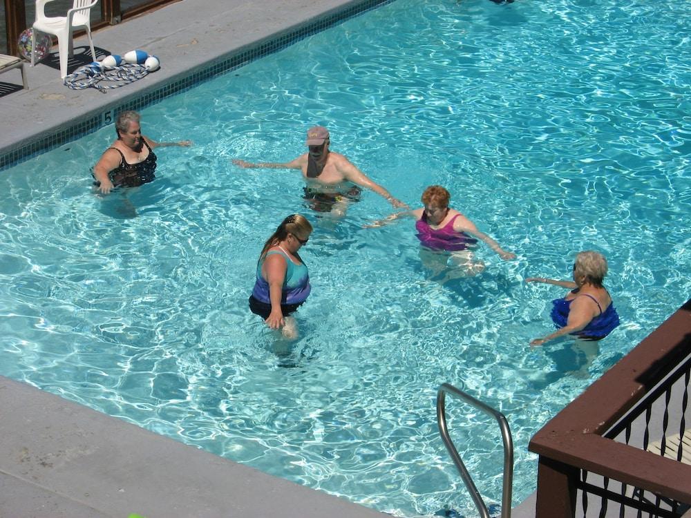 Beachcomber Inn photo 65