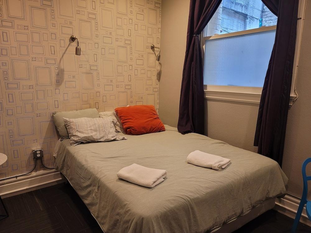 Ansonia Hotel - Hostel photo 20