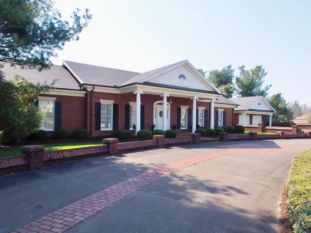 The Clark House Inn — hotel in Danville