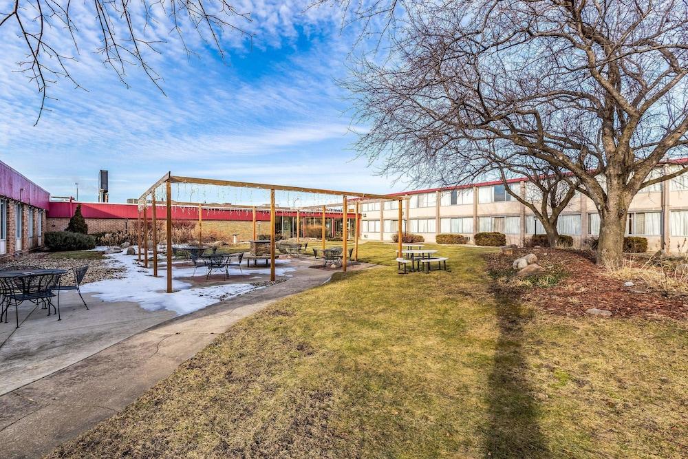 Quality Inn & Suites Albert Lea photo 31