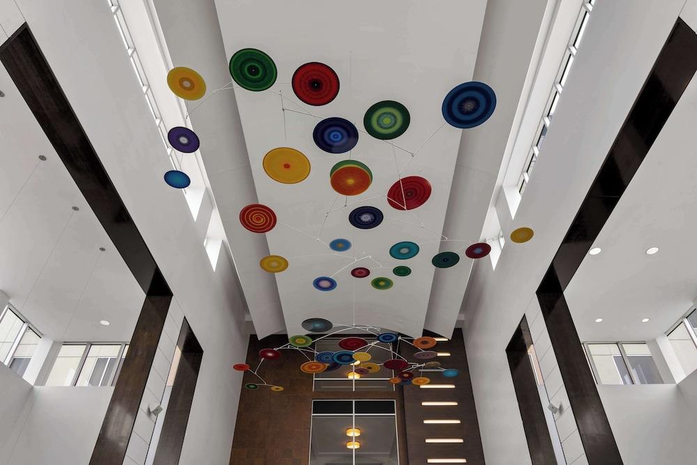 Embassy Suites Newark Airport photo 5