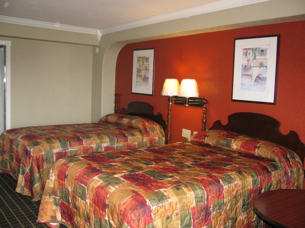 Economy Inn photo 2